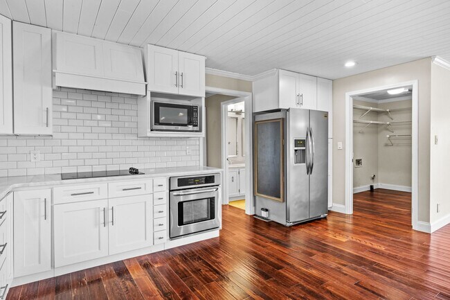 Building Photo - 10030 Tan Rara Dr