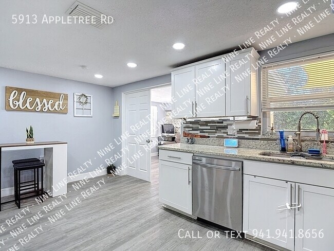 Building Photo - 5913 Appletree Rd