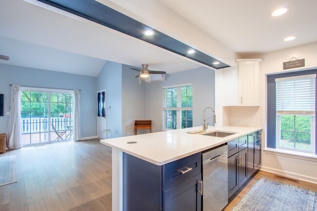 Building Photo - For Rent – Beautifully Updated Townhome in Gull Point a Waterfront Community