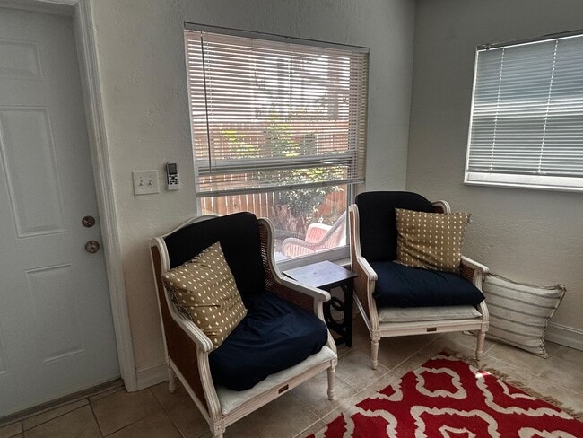 Building Photo - Unfurnished Beautiful Studio Retreat in Treasure Island – Minutes from the Beach!