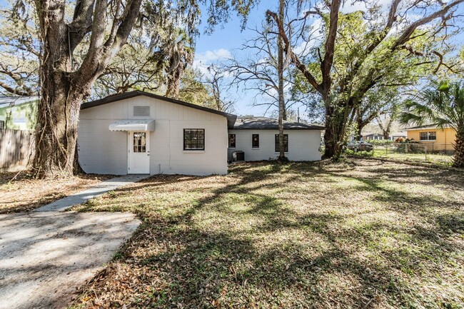 Building Photo - 3bed/2.5 bath in Seminole Heights - comple...