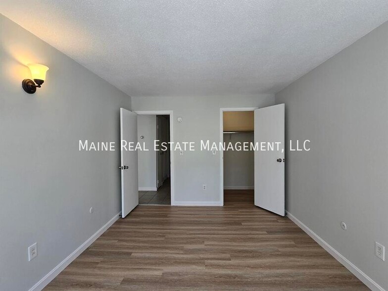 Building Photo - 10 Tall Pines Dr