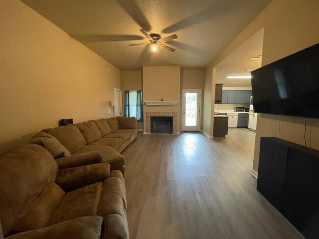 Building Photo - 161 Bunny Trail