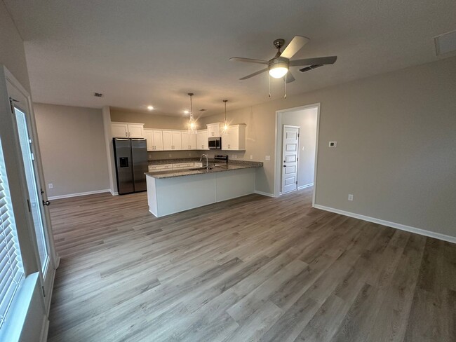 Building Photo - BRAND NEW Beautiful 3 Bed 2.5 Bath Townhou...