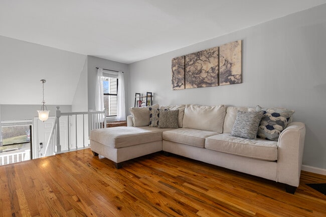 Building Photo - 109 Peddlers Dr