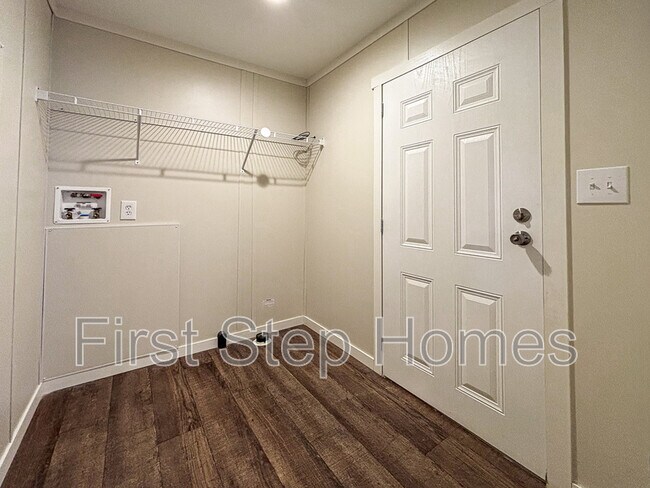 Building Photo - 1402 Cotopaxi St