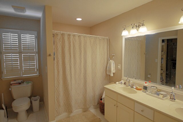 Building Photo - Charming 3 Bedroom Colonial Home only 10 Minutes from Duke!
