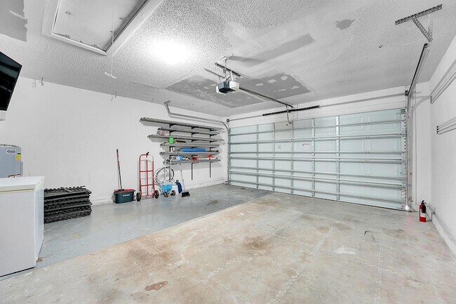 Building Photo - 333 SW Dwight Ave