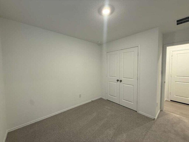 Building Photo - 569 Sormonne Lp