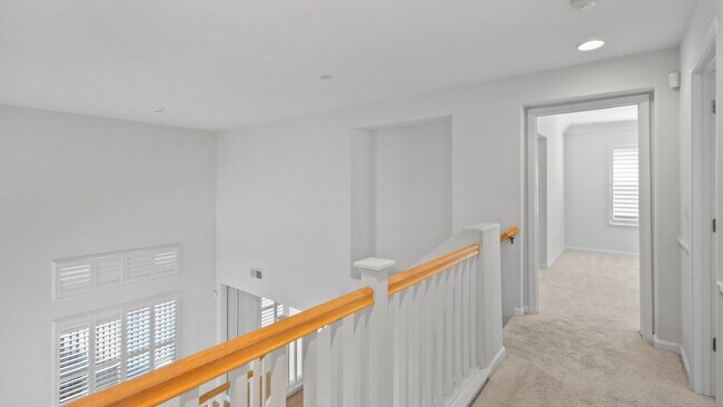Building Photo - Rolling Hills Beauty! 4 Bedroom 3 Bath