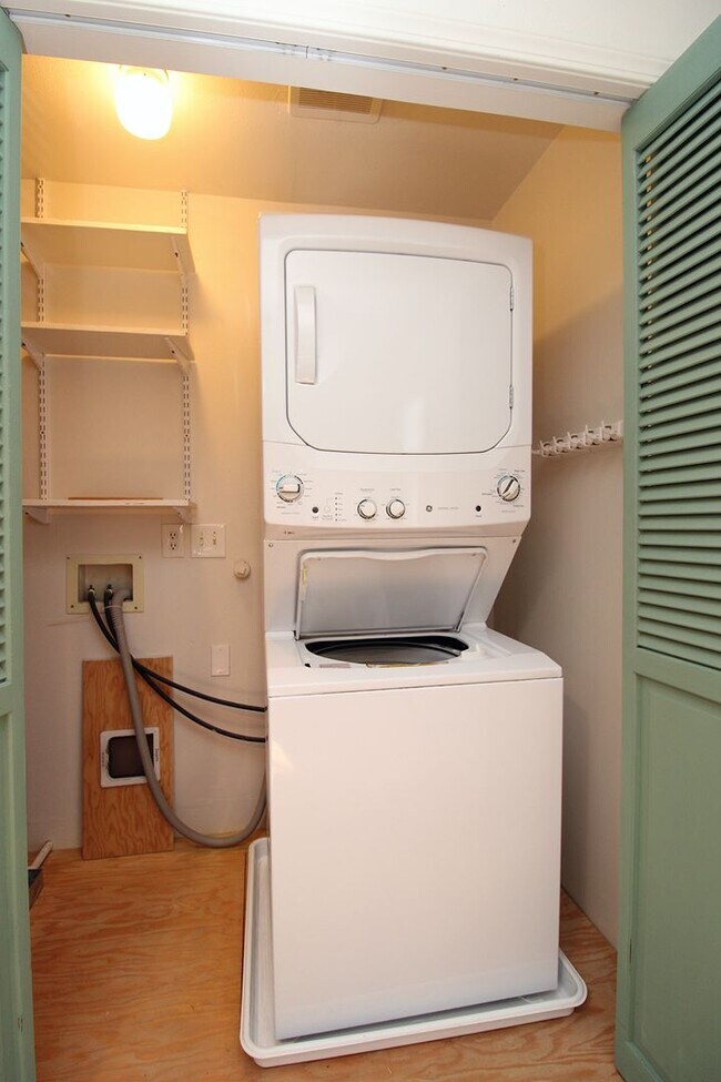 Building Photo - Meticulously Remodeled Milwaukie Bungalow on Large Lot with Gardens & Garage