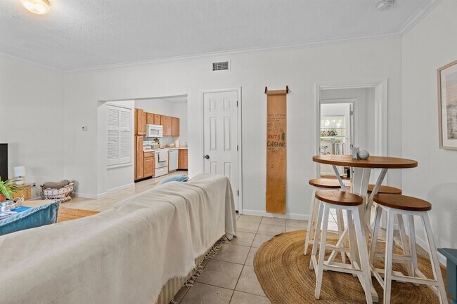 Building Photo - 114 Cedar St