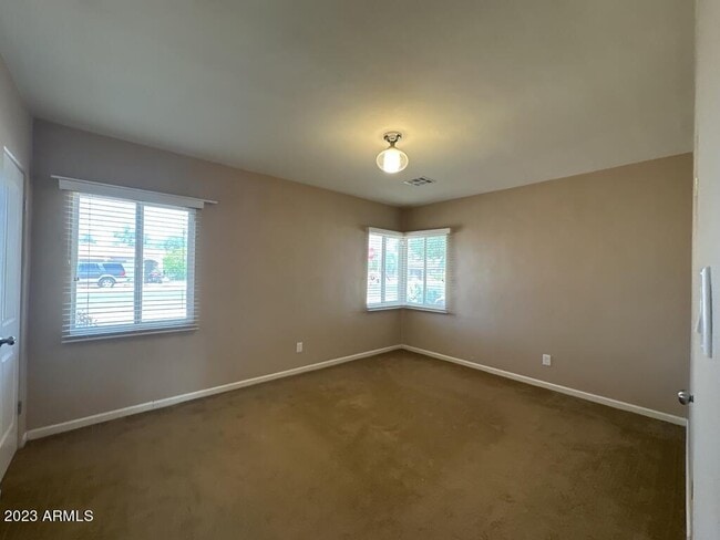 Building Photo - 1501 E Palm Ln