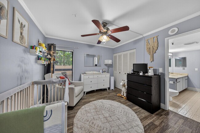 Building Photo - 2200 S Cypress Bend Dr