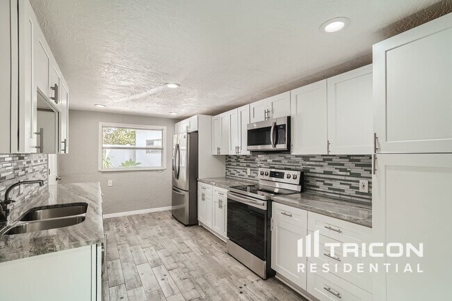 Building Photo - 7001 Onyx Dr N