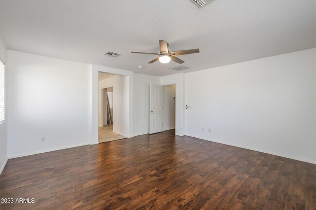 Building Photo - 3112 S 82nd Ln