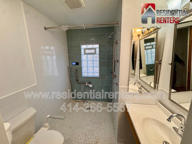 Building Photo - 2620 N 72nd St