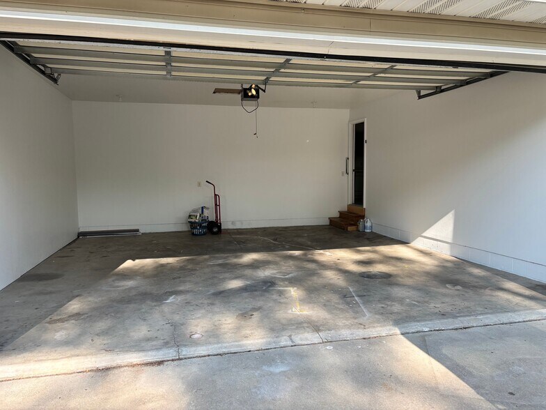 Building Photo - 34 EMS T14 Ln