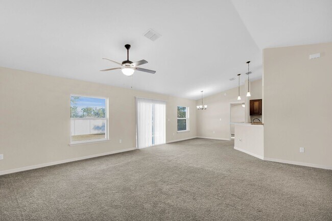 Building Photo - Large 4 Bedroom Rental!