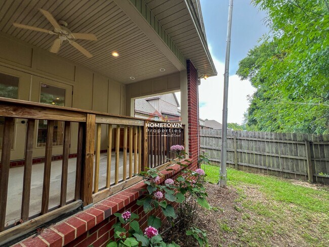 Building Photo - Beautiful 3-Bed Home with Outdoor Kitchen ...