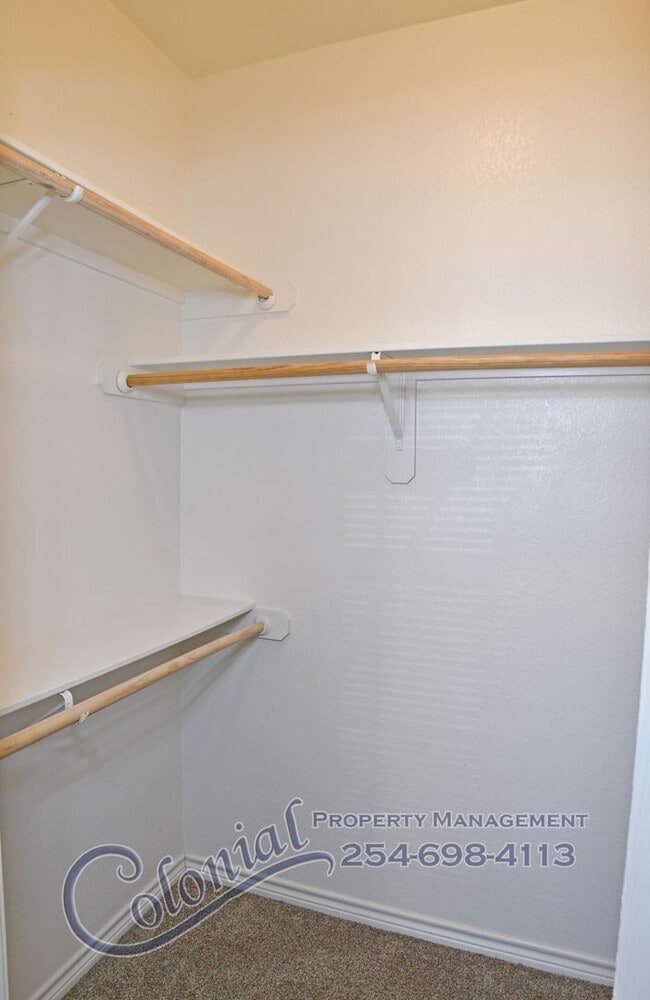 Building Photo - AVAILABLE NOW!!!!!