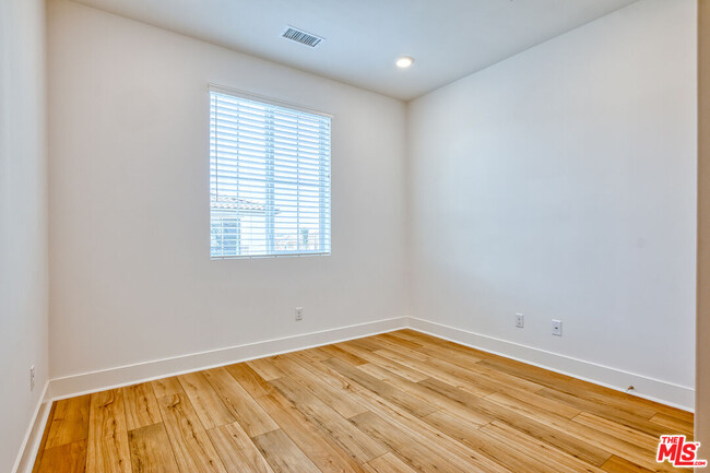 Building Photo - 5603 Kate Way