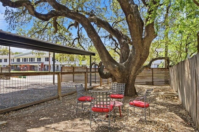 Building Photo - 2814 Oak Springs Dr