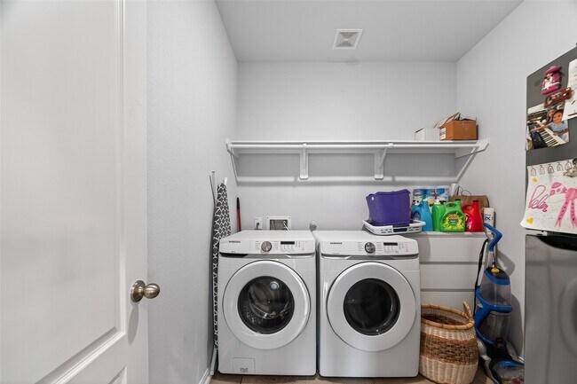 Building Photo - 2314 Trocadero Ln