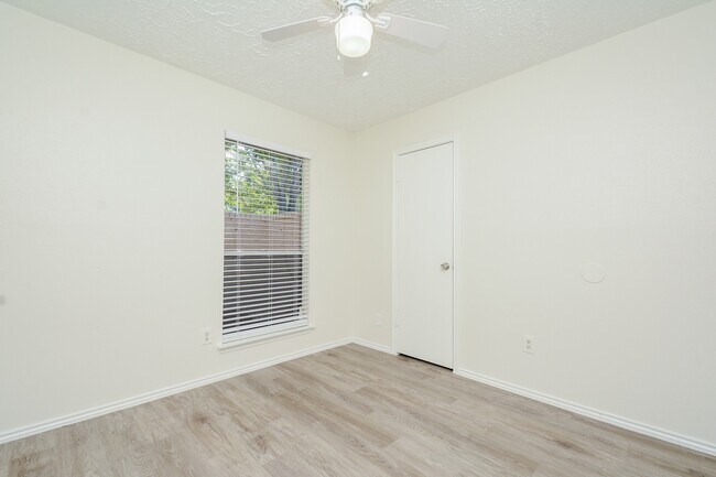 Building Photo - 6111 Ryegate Dr