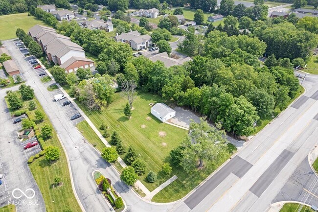 Building Photo - 606 E County Line Rd