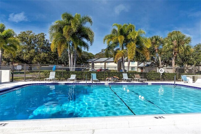 Building Photo - 4215 E Bay Dr