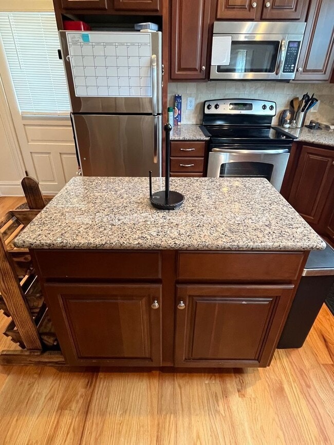 Building Photo - 11 Shady Ln