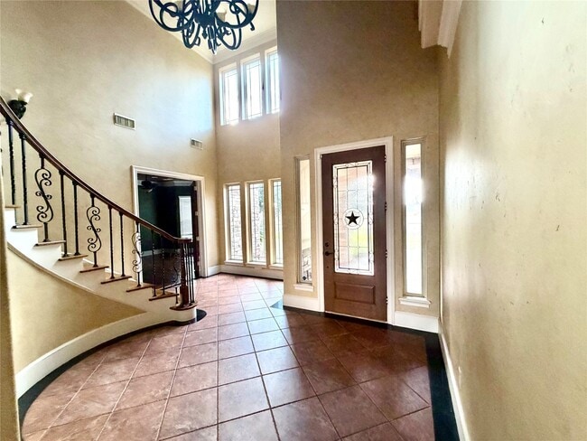 Building Photo - 1631 S Persimmon St