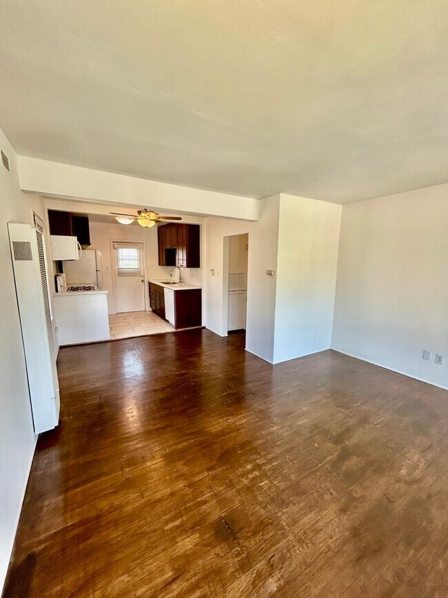Building Photo - Charming and Bright 2 bed 1 bath in Point Loma