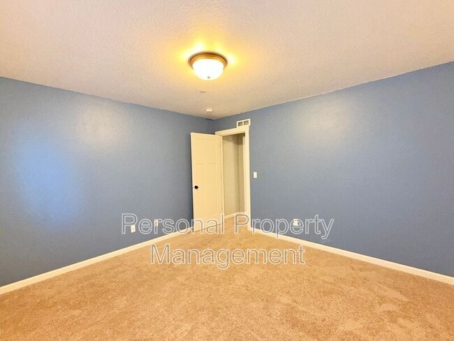 Building Photo - 3623 NE Sitka Dr