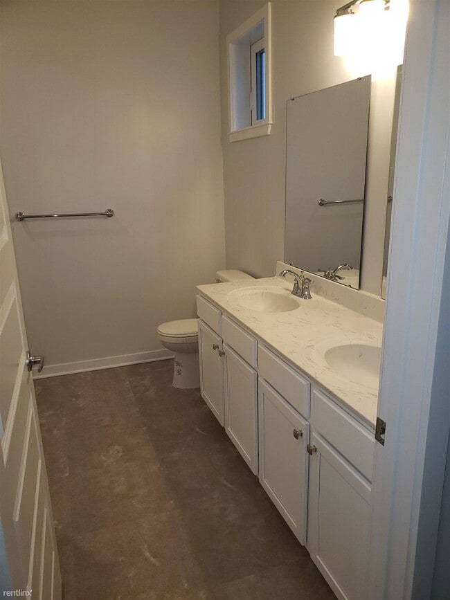 Building Photo - 310 E 3rd St