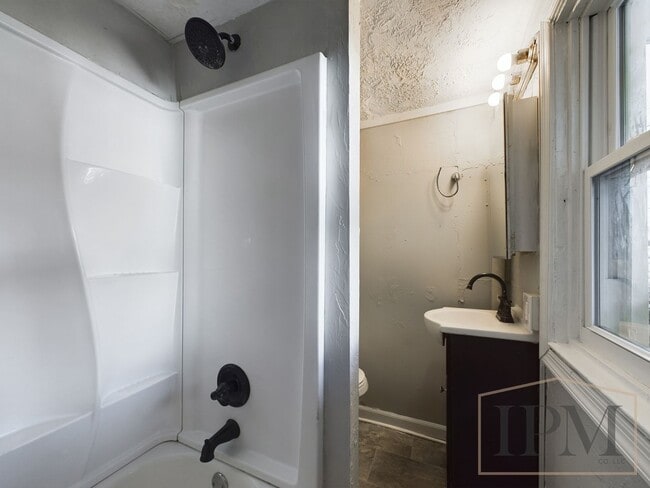 Building Photo - Cozy 2 Bedroom Located in York, PA!