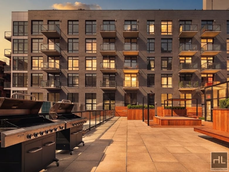 Building Photo - Spacious 2 Bedroom, 2 Bathroom with Private Balcony at The Crescendo