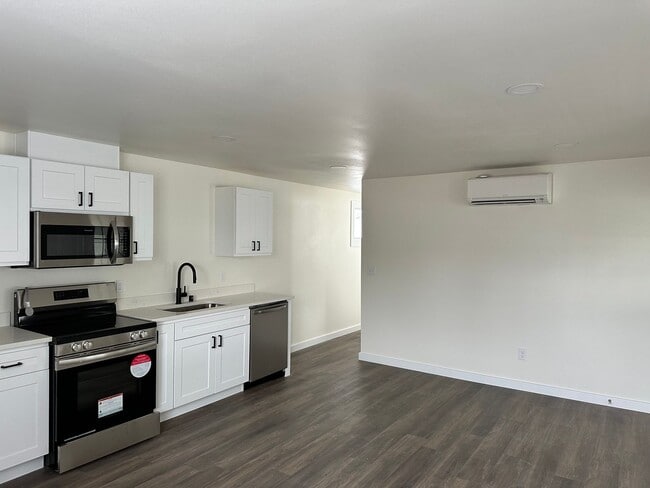 Building Photo - Affordable and Convenient Tacoma Living