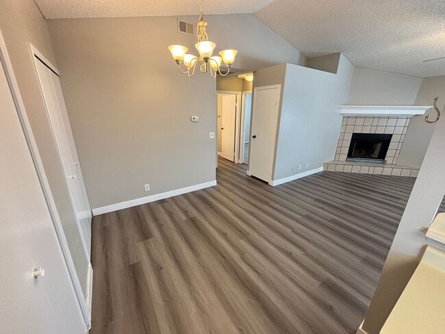 Building Photo - Charming 2Bed/1Bath 2nd Floor Condo located in Duck Creek Village - $500 Off Move in Fees!