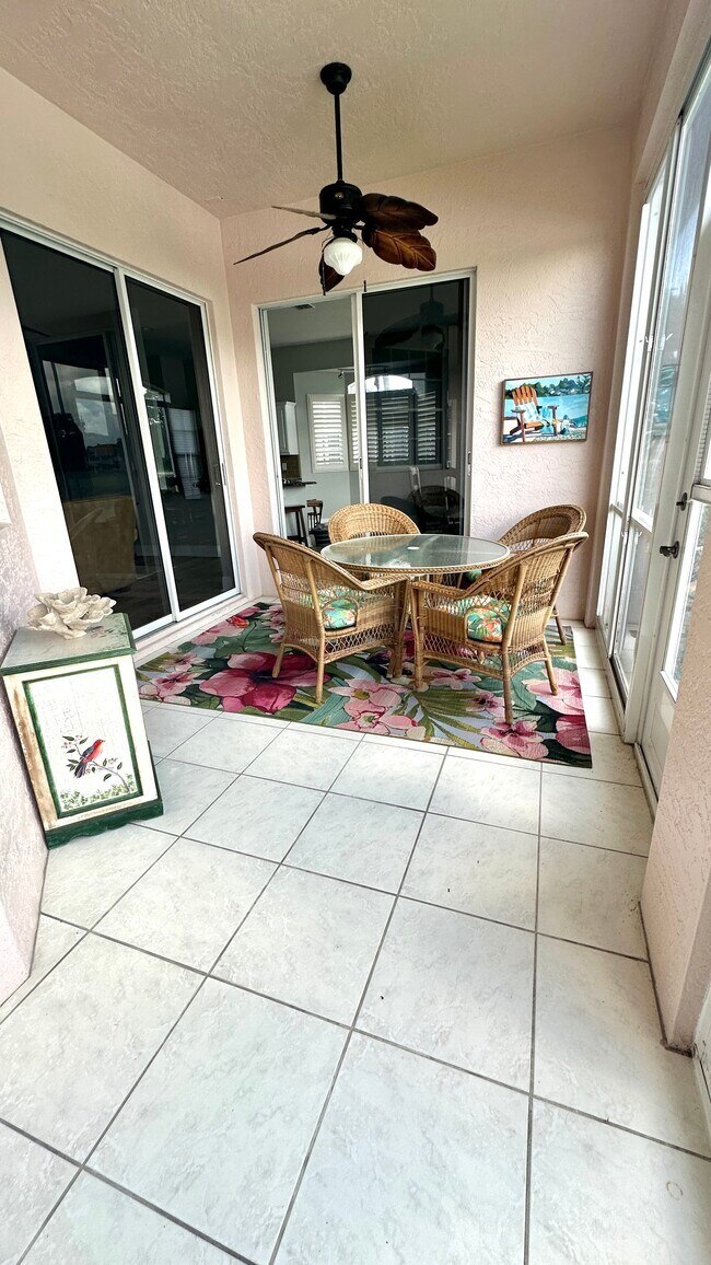 Building Photo - 9141 Las Maderas Dr