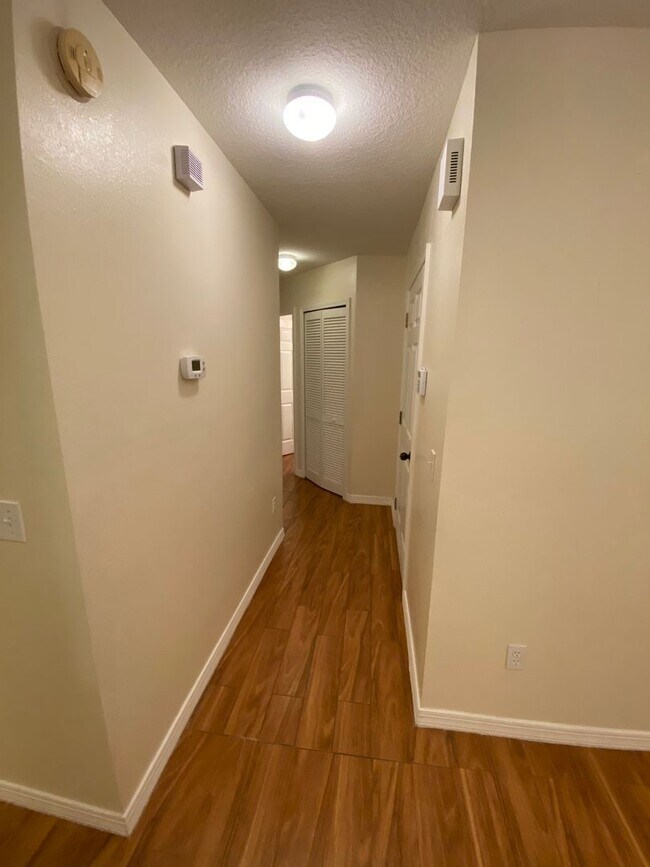 Building Photo - One-Story End Unit Oasis Backing to Preserve - No Carpet + Plantation Amenities!!