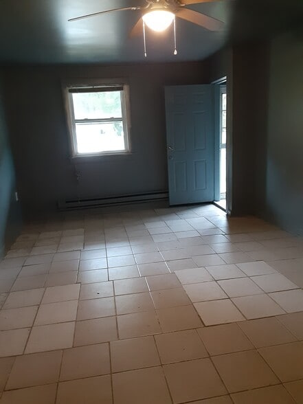 Living Room - 20503 Southlawn Ave