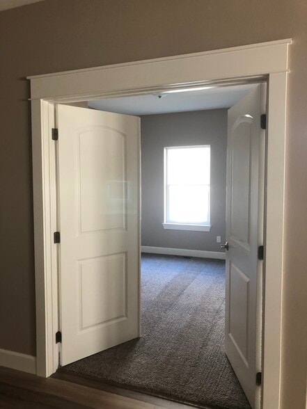 Building Photo - 8805 Juanita Dr