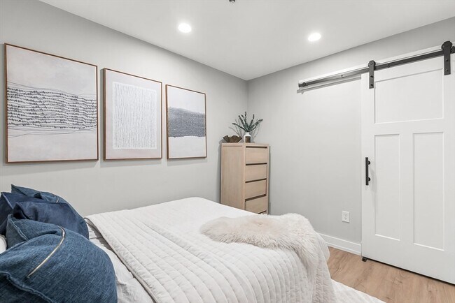 Building Photo - 300 Commercial St