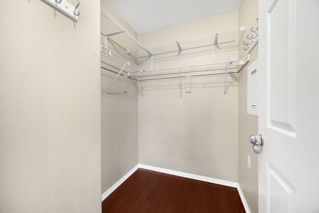 Building Photo - Charming 3-bedroom, 3-bathroom Condo