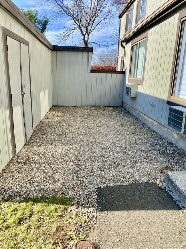 Building Photo - 6 D Pineview Dr