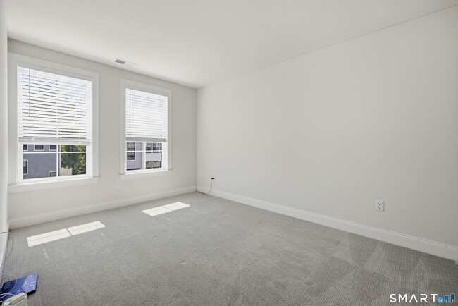Building Photo - 25 Brentwood Cir