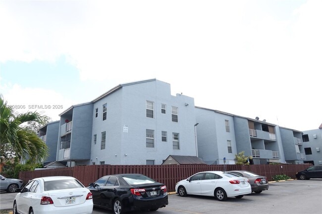 Building Photo - 1725 W 60th St