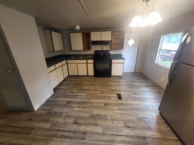 Building Photo - 650 SE 128th Ave